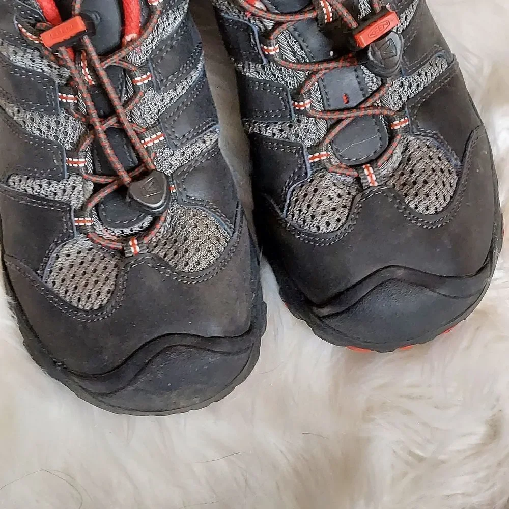 Keen Womens Black And Red Hiking Sneakers‎ Sz.6